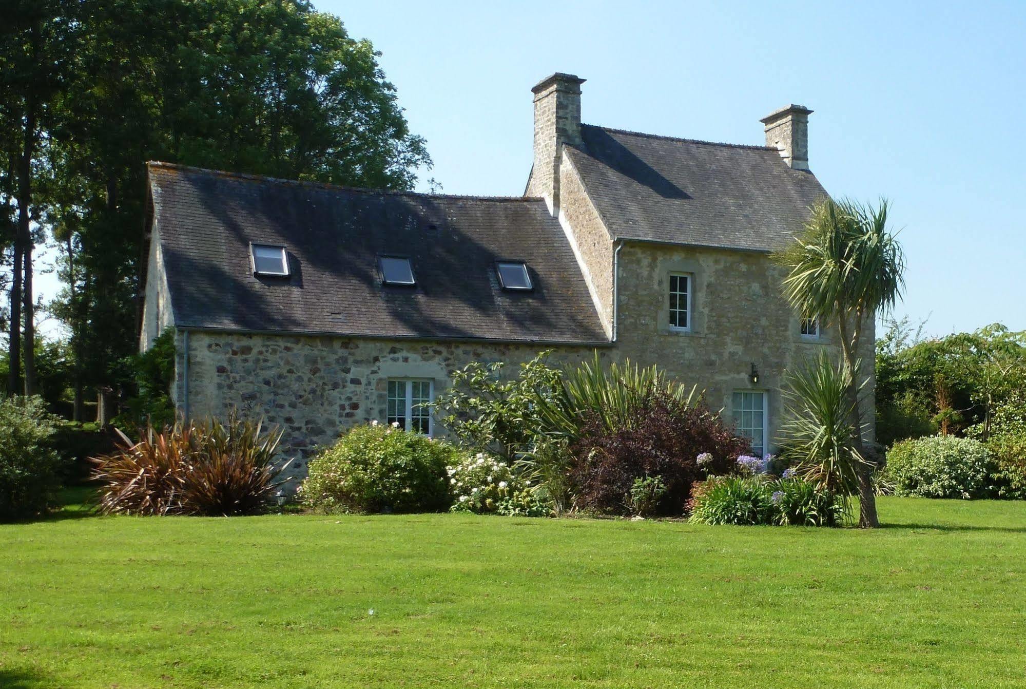 Bed and Breakfast Manoir De Savigny Valognes Exterior foto